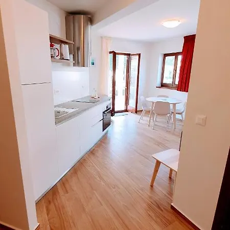Luxury Apartment - Few Minutes From The Sea Porec Exterior photo